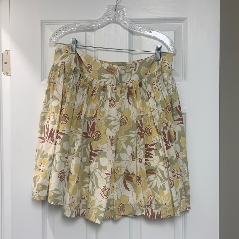 Status skirt fits like a 10